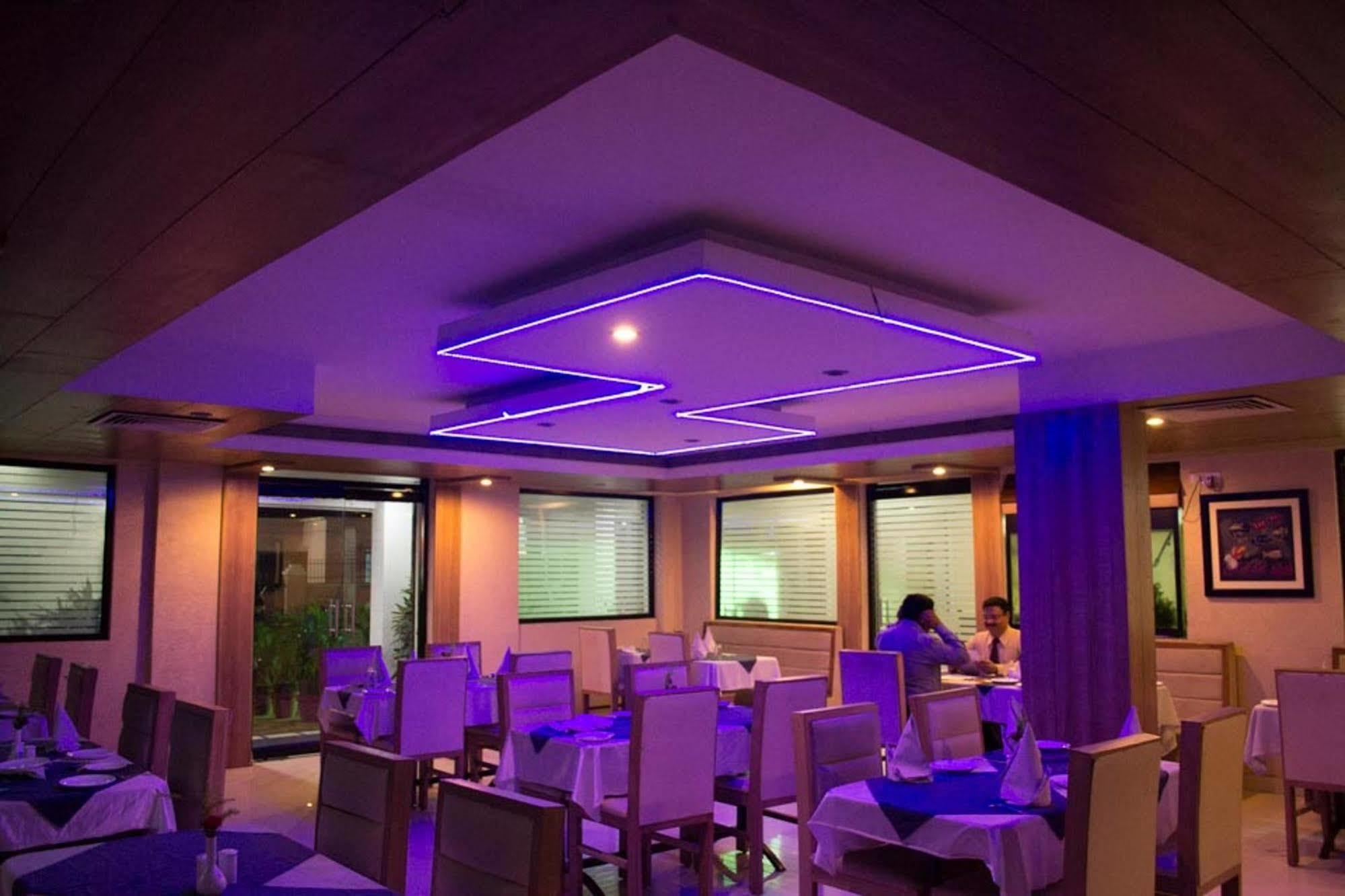 Oyo 1359 Hotel Best Inn Бхубанешвар Екстериор снимка