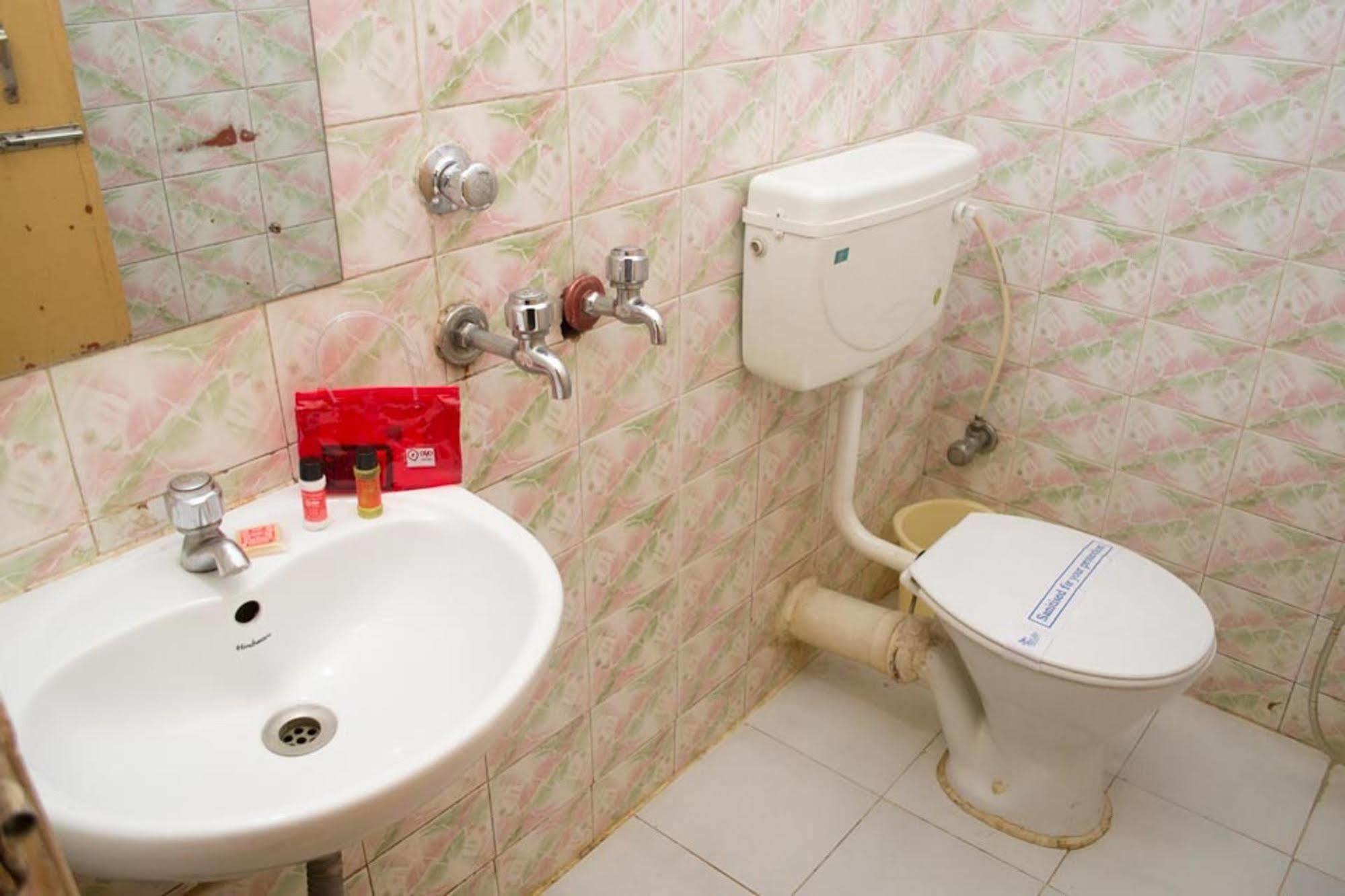 Oyo 1359 Hotel Best Inn Бхубанешвар Екстериор снимка
