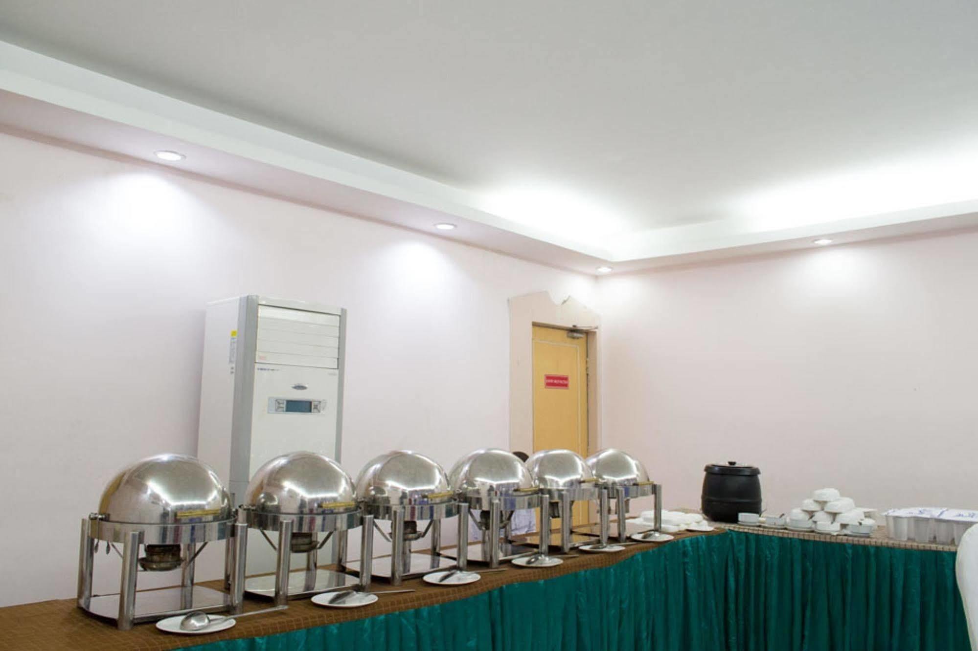 Oyo 1359 Hotel Best Inn Бхубанешвар Екстериор снимка