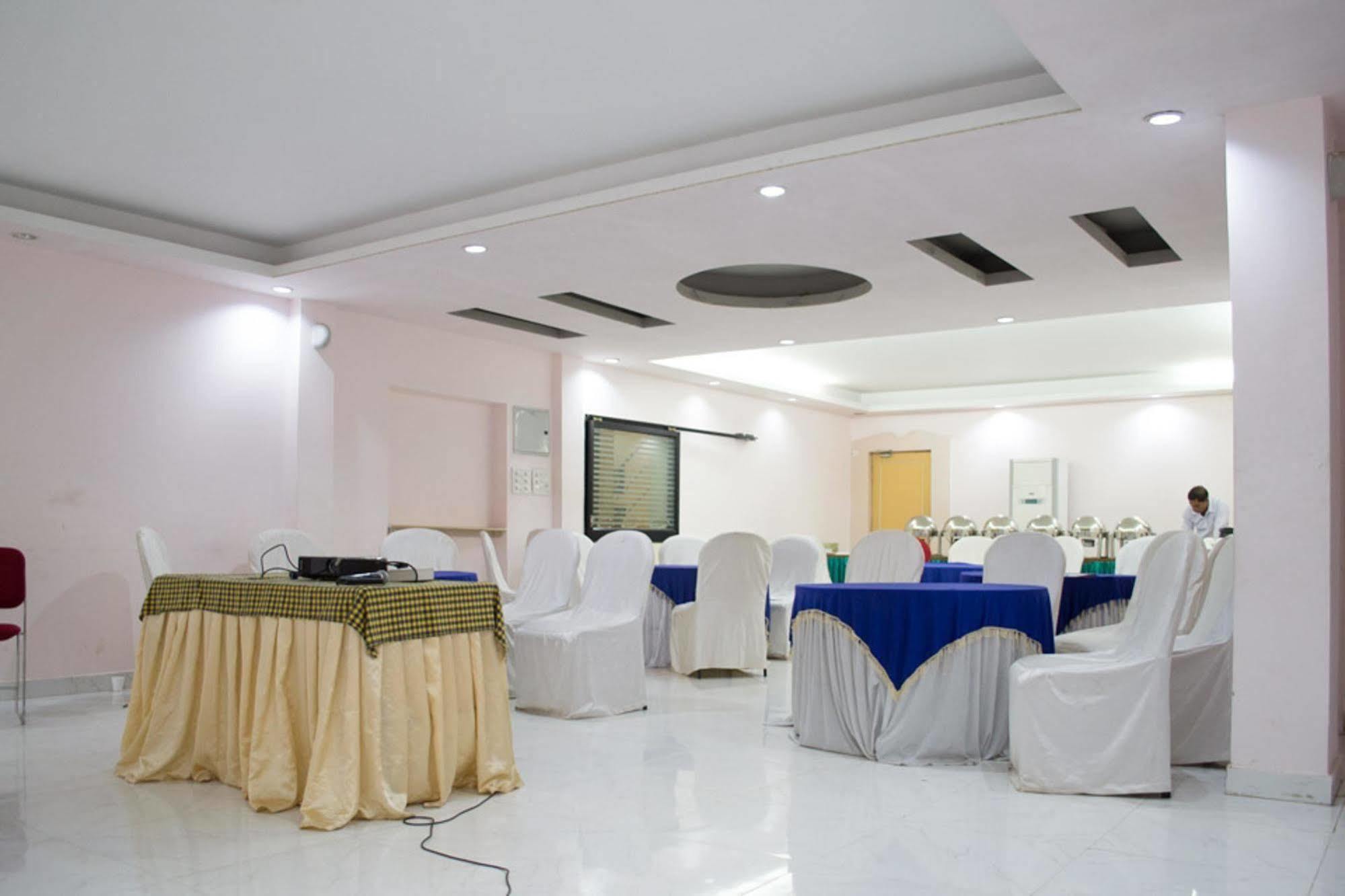 Oyo 1359 Hotel Best Inn Бхубанешвар Екстериор снимка