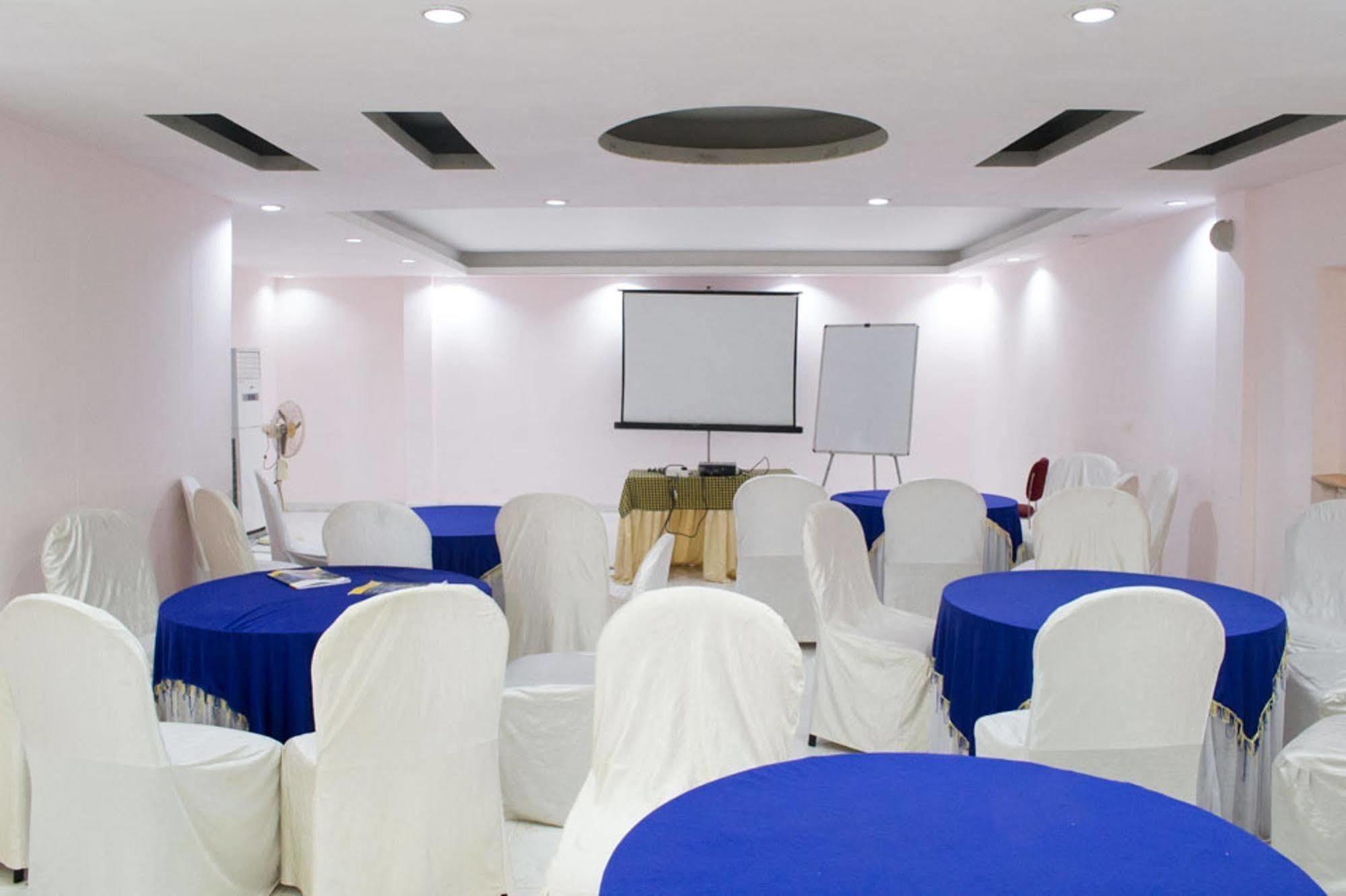 Oyo 1359 Hotel Best Inn Бхубанешвар Екстериор снимка